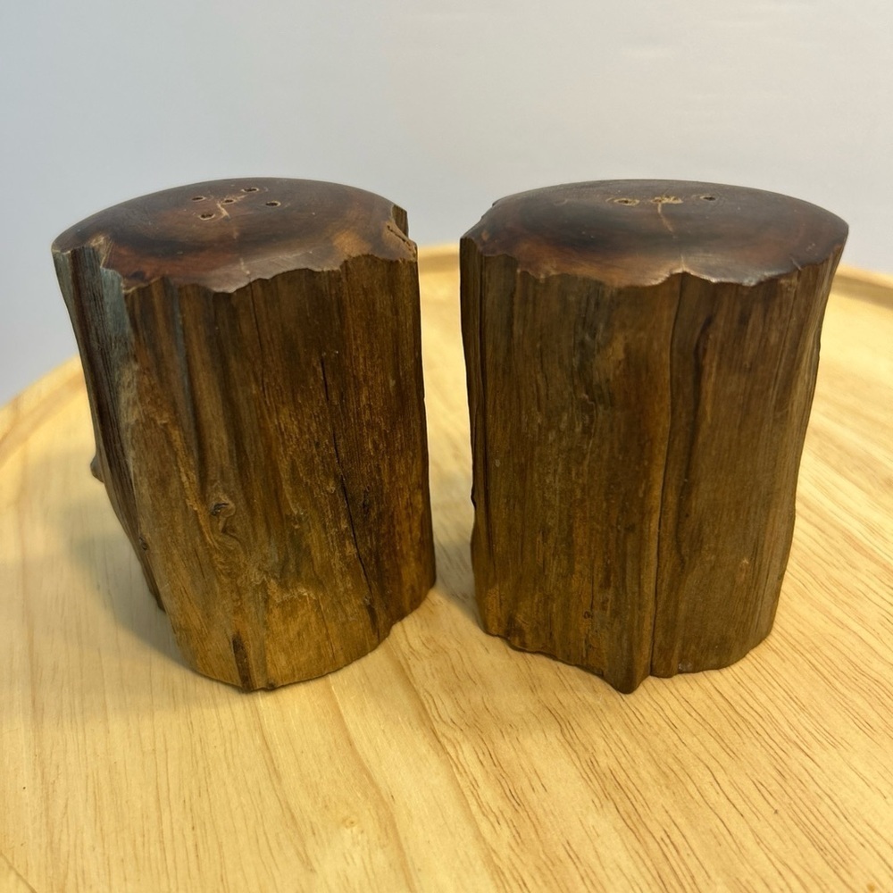 Vintage Rustic Wood Log Salt Pepper Shakers Cabin Mountain Decor Handcrafted - Picture 4 of 8